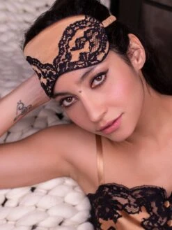 100% Seide Schlafmaske MARJOLIE No. 7 Calais Spitze Marjolaine -MAISON LEJABY Verkaufsgeschäft schlafbrille seide caramell schwarz marjolie 3mar0701 marjolaine