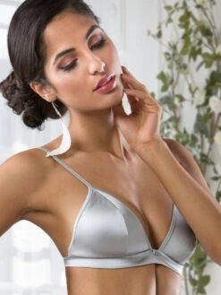 Seta Superior Stretchseide Triangel-BH REGALE Satin Cotton Club 31 Seta Superior Stretchseide Triangel-BH REGALE Satin Cotton Club -MAISON LEJABY Verkaufsgeschäft seide bh regale silber seta superior cotton club 1 1 1 1 1 1 1