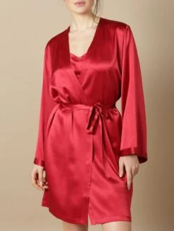 100% Seide Morgenmantel SOIE LASER Von Marjolaine -MAISON LEJABY Verkaufsgeschäft seide morgenmantel laser rot soie unie marjolaine 2 9 1