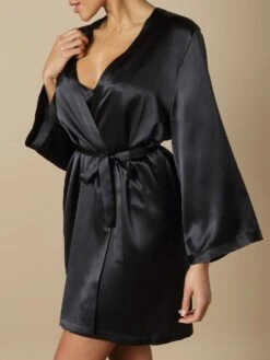 100% Seide Morgenmantel SOIE LASER Von Marjolaine -MAISON LEJABY Verkaufsgeschäft seide morgenmantel laser schwarz soie unie marjolaine 2 8 1