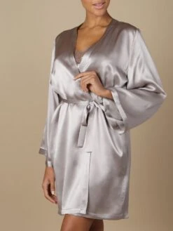 100% Seide Morgenmantel SOIE LASER Von Marjolaine -MAISON LEJABY Verkaufsgeschäft seide morgenmantel laser silber soie unie marjolaine 8 1