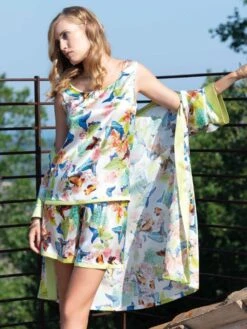 Seide Kurzpyjama PAPILLON No. 5 Weiß-bunt Von Chiara Fiorini -MAISON LEJABY Verkaufsgeschäft seide morgenmantel weiss chiara fiorini 7 1