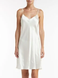 100% Seide Nachthemd CAROLINE Von Vivis 24 100% Seide Nachthemd CAROLINE Von Vivis -MAISON LEJABY Verkaufsgeschäft seide nachthemd caroline weiss vivis 2 1