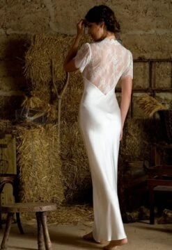 100% Seide Nachtkleid CHANTAGE Mit Spitze Von Marjolaine 12 100% Seide Nachtkleid CHANTAGE Mit Spitze Von Marjolaine -MAISON LEJABY Verkaufsgeschäft seide nachtkleide chantage cha3001 naturel marjolaine 1