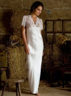 100% Seide Nachtkleid CHANTAGE Mit Spitze Von Marjolaine 13 100% Seide Nachtkleid CHANTAGE Mit Spitze Von Marjolaine -MAISON LEJABY Verkaufsgeschäft seide nachtkleide chantage cha3001 naturel marjolaine