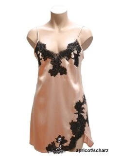 Seta Superior Seiden-Negligé SPLENDIDA Satin Von Cotton Club 32 Seta Superior Seiden-Negligé SPLENDIDA Satin Von Cotton Club -MAISON LEJABY Verkaufsgeschäft seide neglige splendida apricot schwarz cotton club 1 2