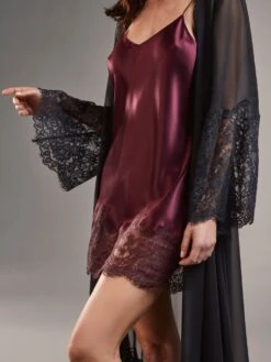 Chiffon Morgenmantel ROSSELLA Schwarz Transparent Von Vivis 9 Chiffon Morgenmantel ROSSELLA Schwarz Transparent Von Vivis -MAISON LEJABY Verkaufsgeschäft seide neglige v00509 weinrot vivis 2 2