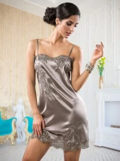 Seta Superior Seiden-Nachthemd VALIDA Von Cotton Club -MAISON LEJABY Verkaufsgeschäft seide neglige valida taupe seta superior cotton club