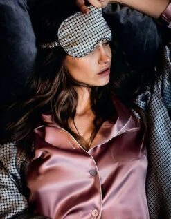 100% Seide Schlafanzug SILK SOUL Altrosé Von Luna Di Seta 7 100% Seide Schlafanzug SILK SOUL Altrosé Von Luna Di Seta -MAISON LEJABY Verkaufsgeschäft seide pyjama rosa mit biese l6j7565 luna di seta 2 1