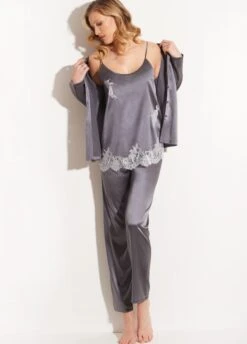 Seidentop SETA No. 12 Mit Spitze Von Chiara Fiorini 10 Seidentop SETA No. 12 Mit Spitze Von Chiara Fiorini -MAISON LEJABY Verkaufsgeschäft seide pyjama top gc180 gc191 anthrazit chiara fiorini 1