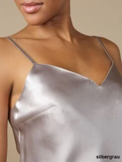 100% Seide Unterkleid SOIE ODA Satin Marjolaine 25 100% Seide Unterkleid SOIE ODA Satin Marjolaine -MAISON LEJABY Verkaufsgeschäft seide silber oda odon odana soie unie marjolaine 2 3 4