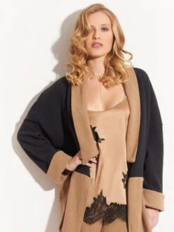 Seidentop SETA No. 12 Mit Spitze Von Chiara Fiorini 9 Seidentop SETA No. 12 Mit Spitze Von Chiara Fiorini -MAISON LEJABY Verkaufsgeschäft seide top gc191 zimt schwarz chiara fiorini