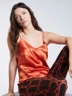 100% Seide Trägertop KLASSIK SATIN Von Eva B. Bitzer 27 100% Seide Trägertop KLASSIK SATIN Von Eva B. Bitzer -MAISON LEJABY Verkaufsgeschäft seide traegertop 27318213 ginger bitzer 1