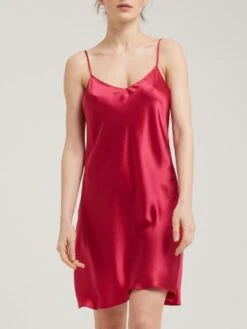 100% Seide Nachthemd CAROLINE Von Vivis 34 100% Seide Nachthemd CAROLINE Von Vivis -MAISON LEJABY Verkaufsgeschäft seidennachthemd caroline v00003 himbeerrot vivis