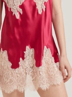 100% Seide Neglige LYDIA Kurz Von Vivis 26 100% Seide Neglige LYDIA Kurz Von Vivis -MAISON LEJABY Verkaufsgeschäft seidenneglige lydia v00580 berry vivis 3 5