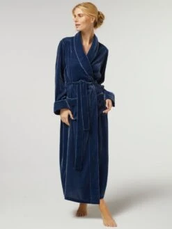Seide-Viscose Samt Morgenmantel Lang DANIELA Elegant Von Vivis -MAISON LEJABY Verkaufsgeschäft seidensamt morgenmantel lang v00039 daniela nachtblau vivis 2 1 1 1