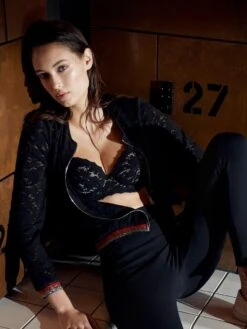 Jacke INAYA 80 Schwarz Aus Spitze Von Suggest -MAISON LEJABY Verkaufsgeschäft spitze jacke inaya schwarz pain de sucre suggest 2