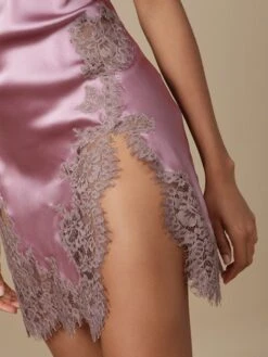 Stretch Seide Nachthemd IDYLLE Von Marjolaine -MAISON LEJABY Verkaufsgeschäft stretch seide nachthemd idylle 4idy0101 malve macchiato marjolaine 1