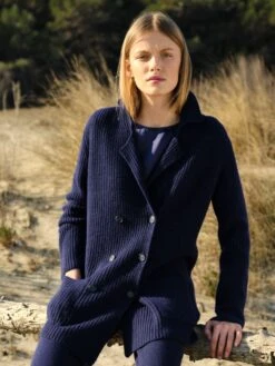 Strickjacke WOLLMIX Mit Knöpfen Von Chiara Fiorini 10 Strickjacke WOLLMIX Mit Knöpfen Von Chiara Fiorini -MAISON LEJABY Verkaufsgeschäft strickjacke wollmix blu cf1338 chiara fiorini 2