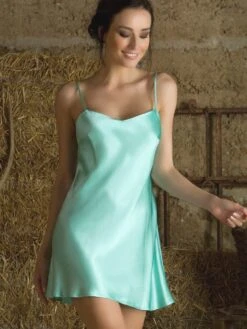 100% Seide Unterkleid SOIE ODA Satin Marjolaine 27 100% Seide Unterkleid SOIE ODA Satin Marjolaine -MAISON LEJABY Verkaufsgeschäft unterkleid seide oda wasserblau marjolaine 2 2 3