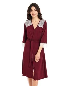 Viscose Morgenmantel HEDDA Weich Mit Spitze Von Gattina -MAISON LEJABY Verkaufsgeschäft viscose morgenmantel hedda bordeaux 391790 gattina 1 1
