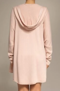 Wolle Kaschmir Kapuzen-Cardigan GRACE 96 Von Pain De Sucre Suggest -MAISON LEJABY Verkaufsgeschäft wolle kaschmir cardigan grace poudre pain de sucre suggest 2